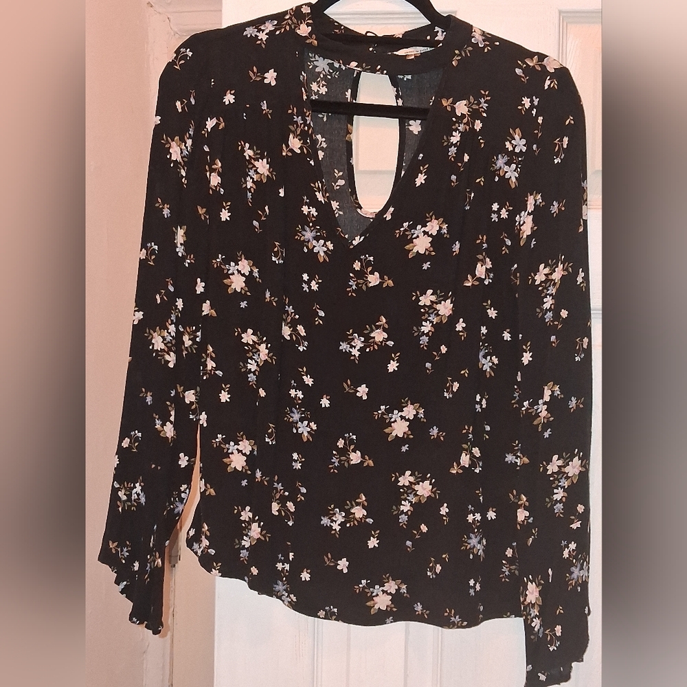 American Eagle Outfitters Black Floral V-Neck Long Sleeve Blouse